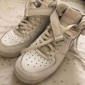 White Air Force1 Mid Size 6.5 Boys-8 Women
